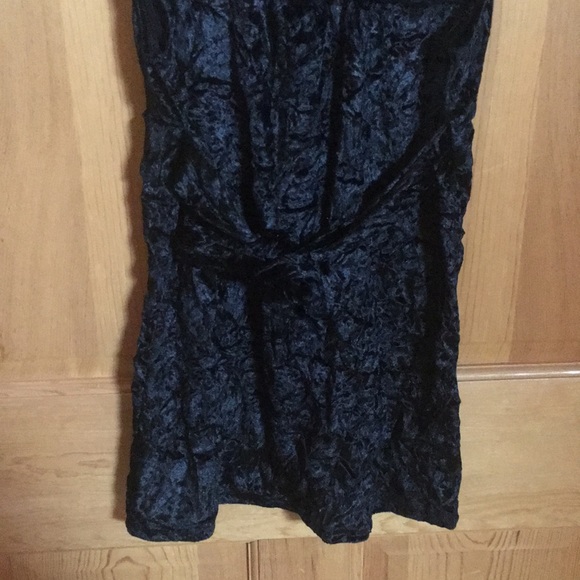 Velvet Sleeveless Top - Picture 3 of 4